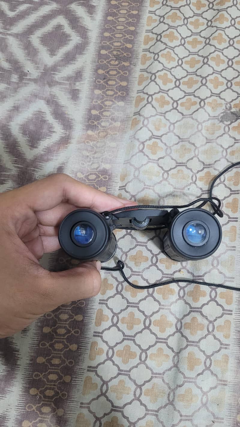 binoculars 3