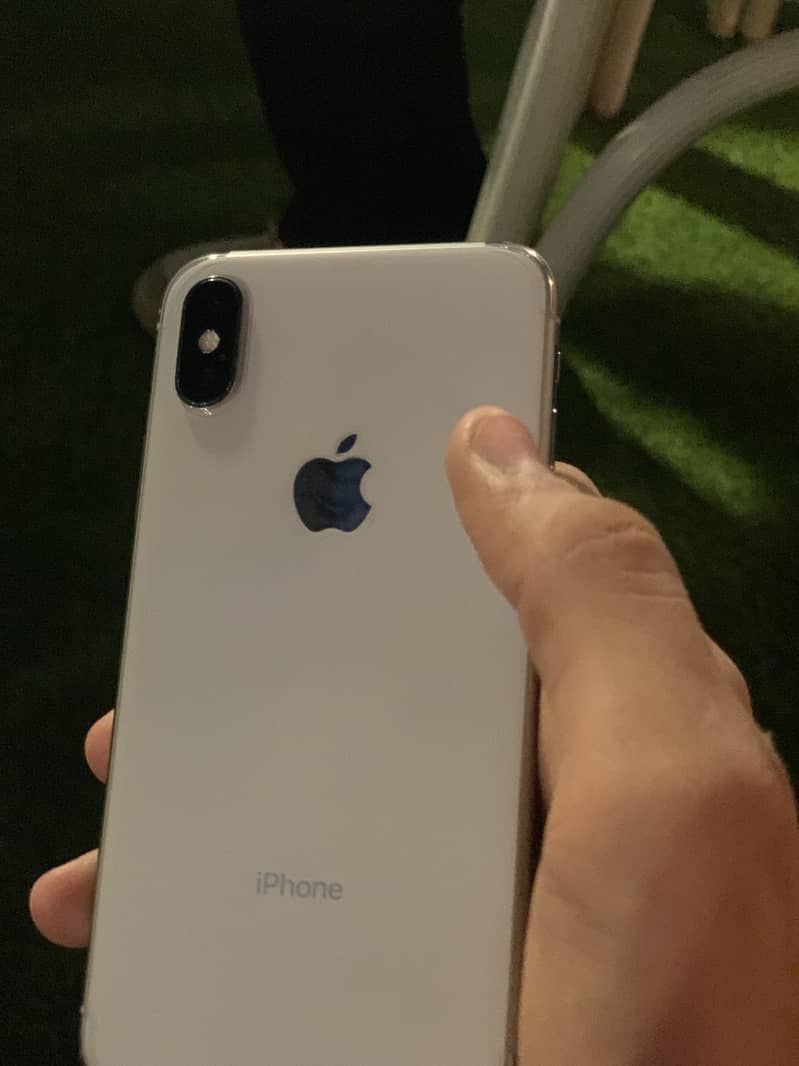 Apple iPhone X 4