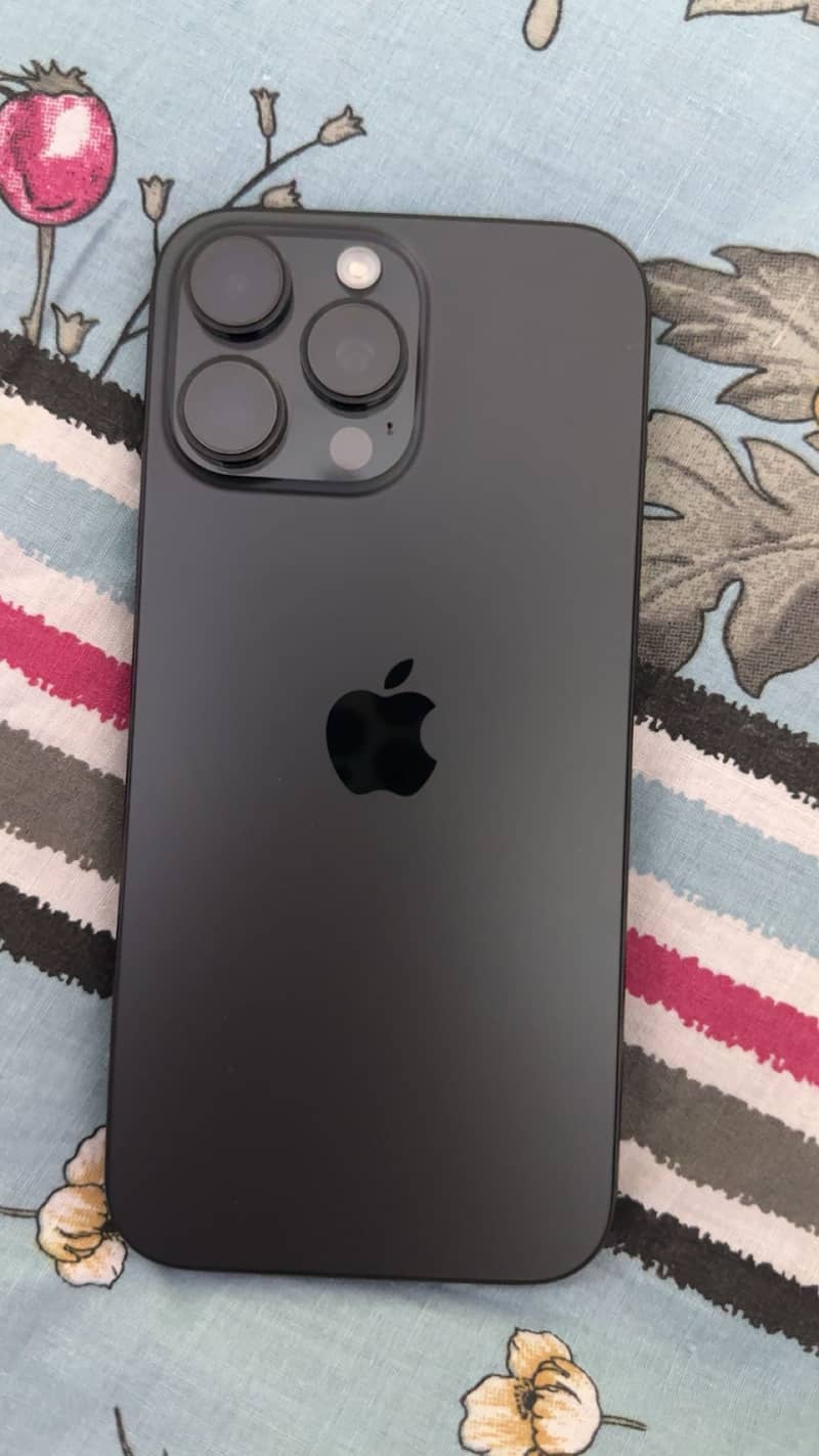 Apple iPhone 16 Pro Max 2