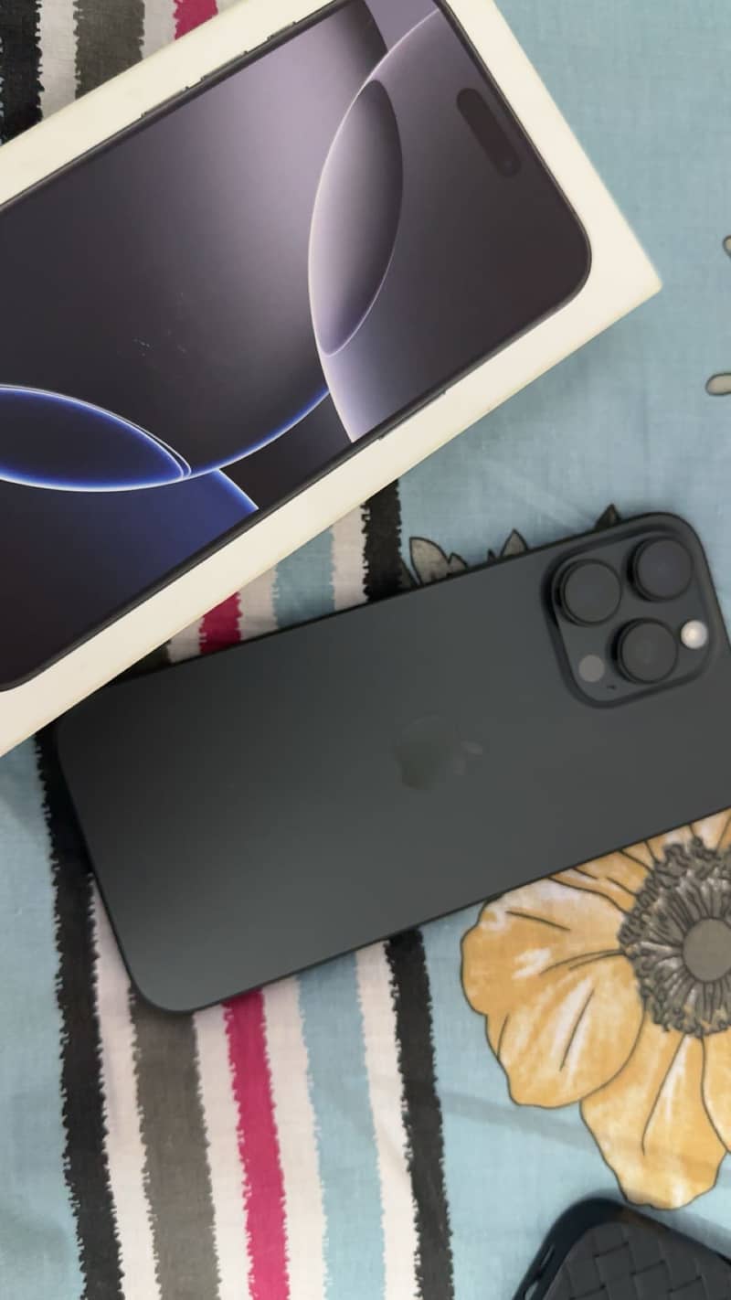 Apple iPhone 16 Pro Max 5