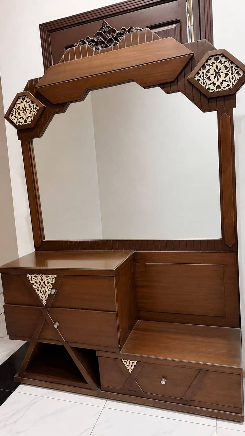 walnut wood dressing table 0