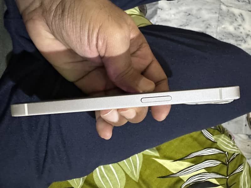 Apple iPhone 13 2