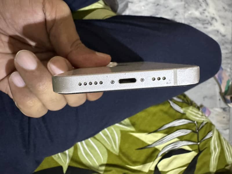 Apple iPhone 13 4