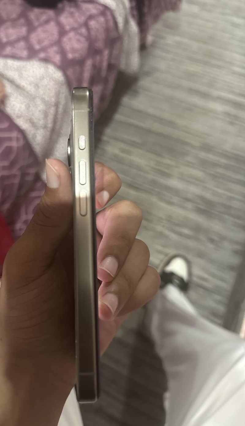 Apple iPhone 15 Pro 4