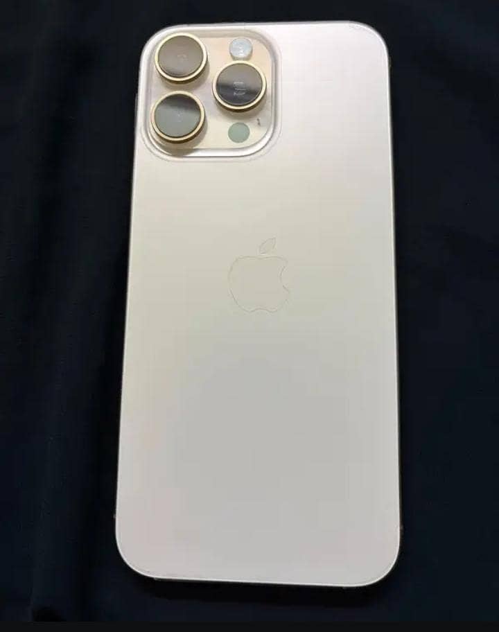 Apple iPhone 16 Pro Max 3