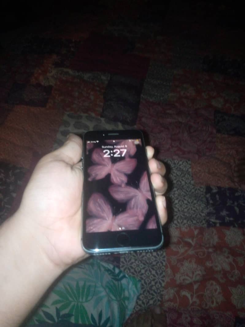 Apple iPhone 8 0