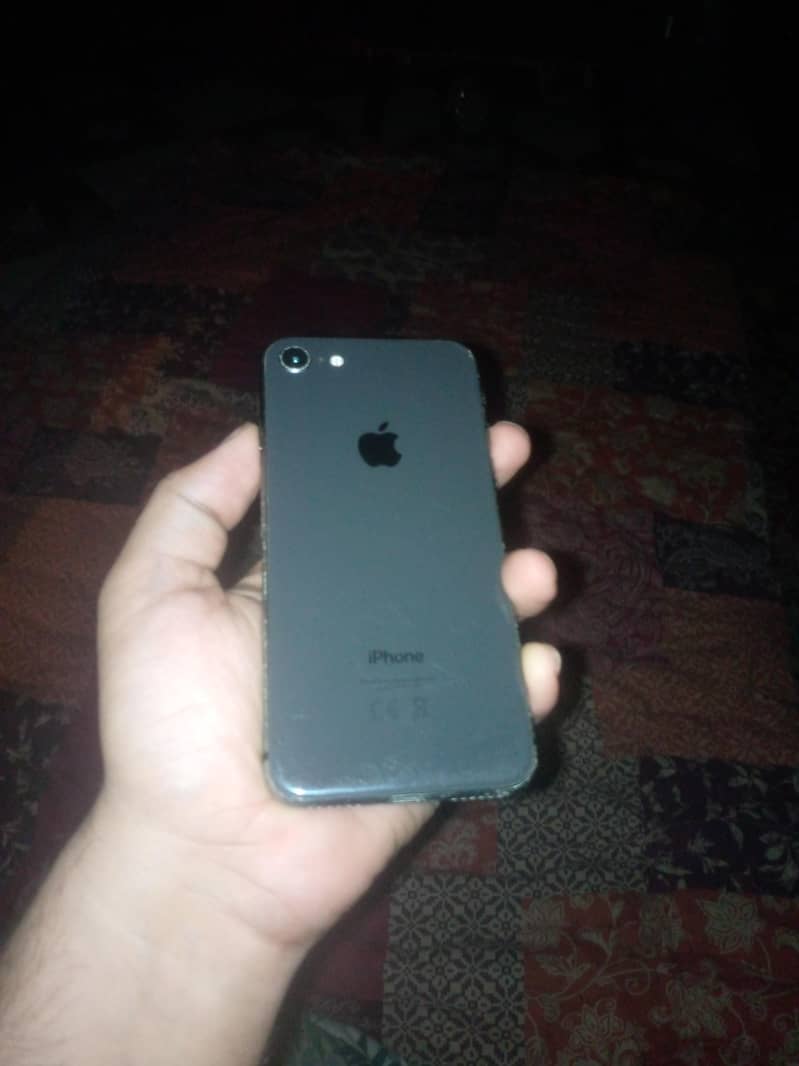 Apple iPhone 8 1