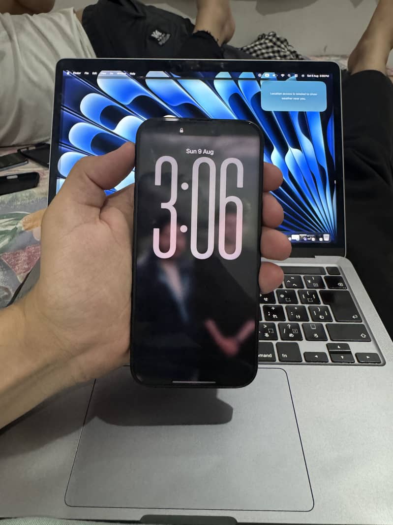 Apple iPhone 16 Pro Max 1