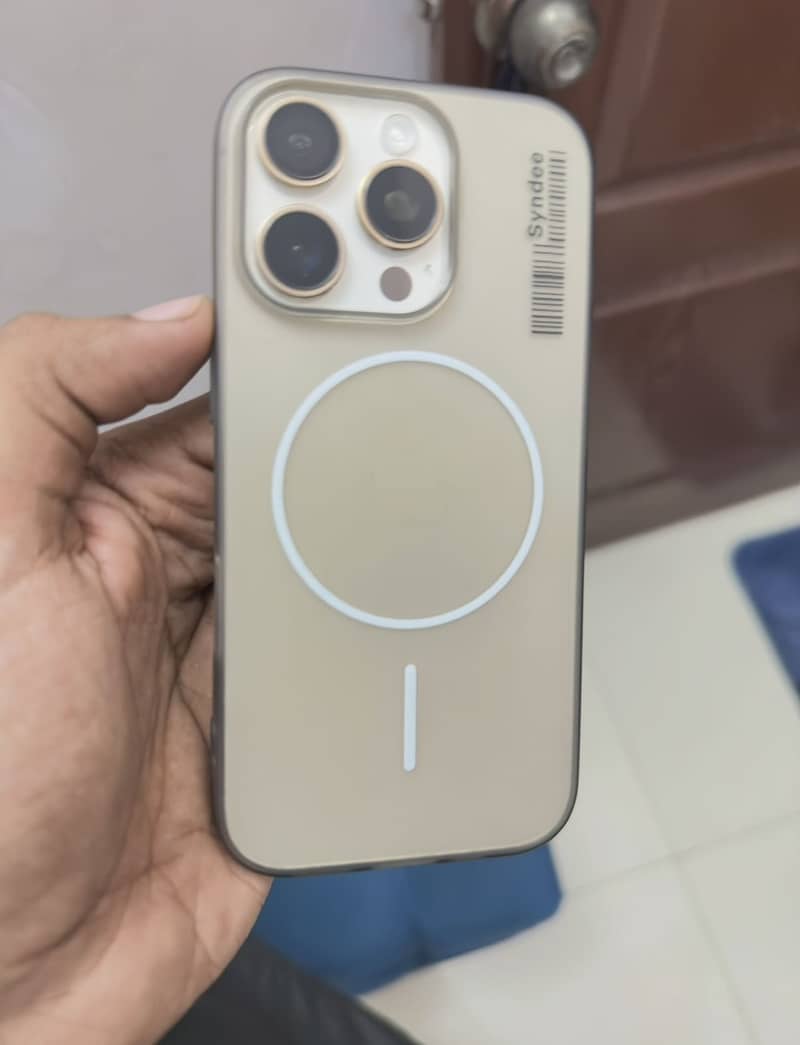 Apple iPhone 16 Pro 0