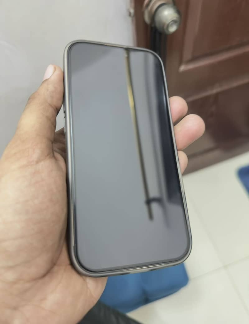 Apple iPhone 16 Pro 2