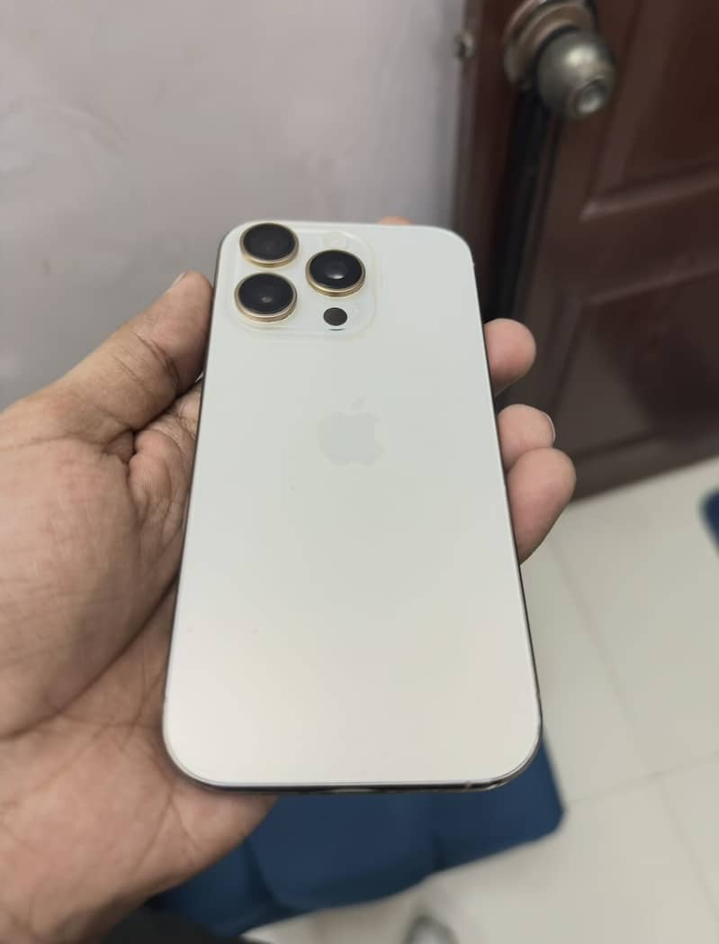 Apple iPhone 16 Pro 4