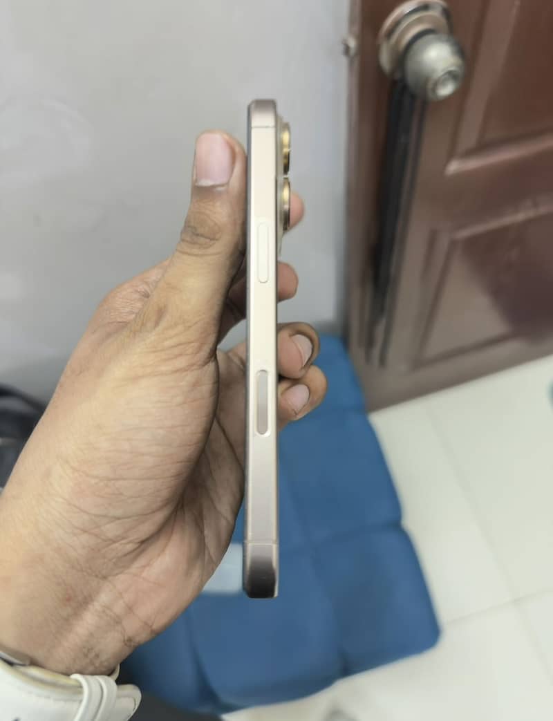 Apple iPhone 16 Pro 6
