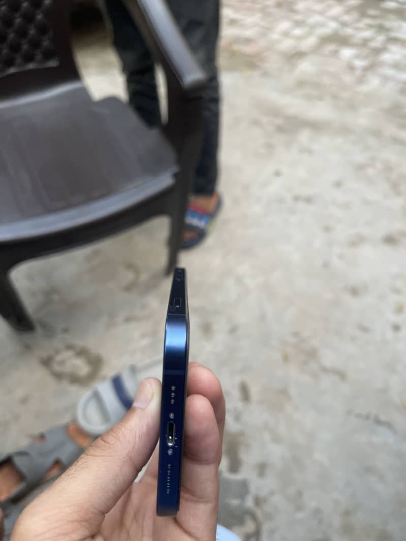 Apple iPhone 12 1