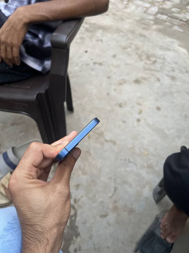 Apple iPhone 12 3