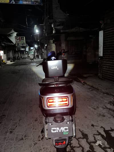 Electric skuti