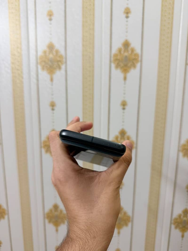 Google Pixel 8 4