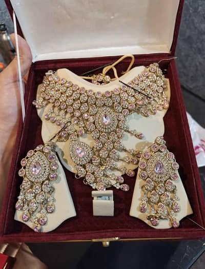 1 carat gold ka 2 set hai only 2 Time used hai aregnt for sale
