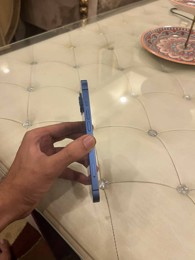 Apple iPhone 13 4