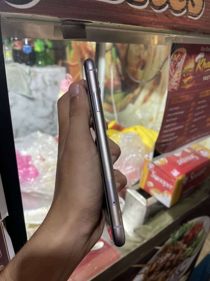 iPhone 11 3
