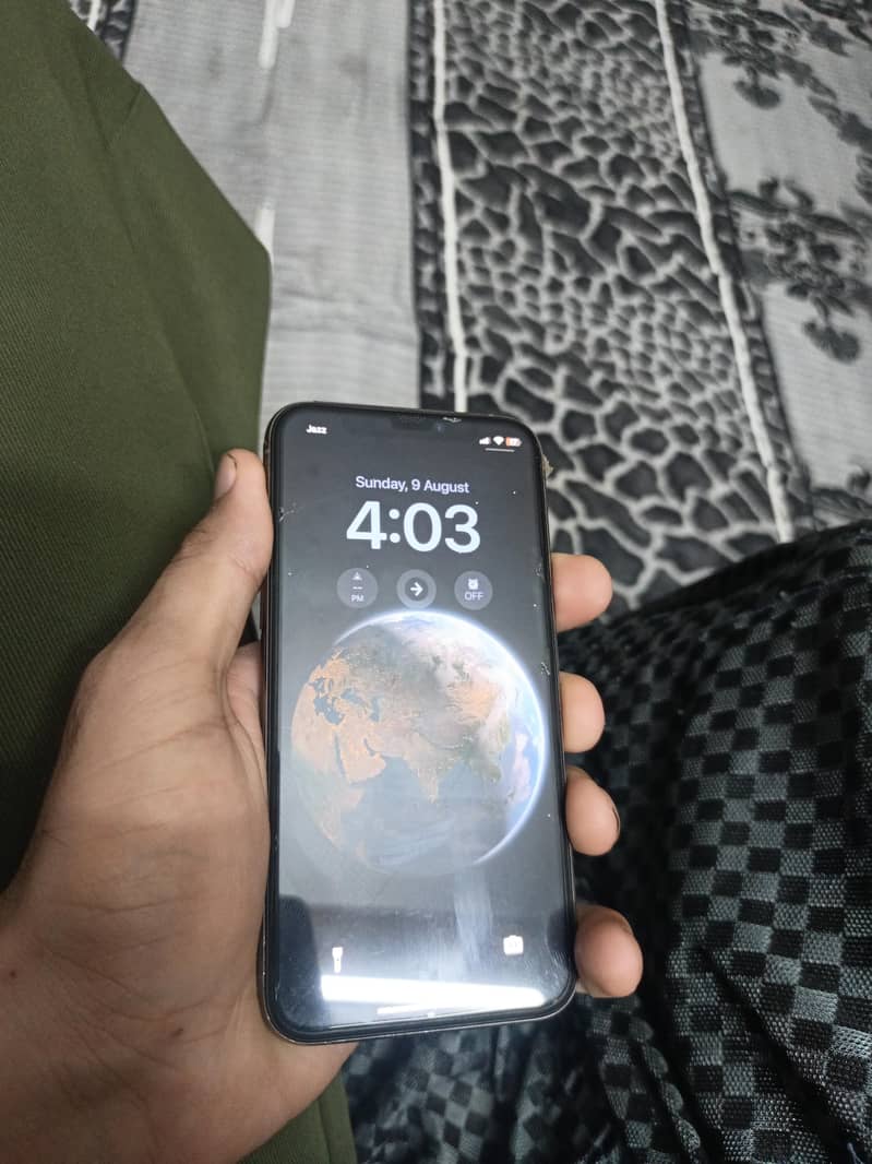 Apple iPhone 11 Pro 1