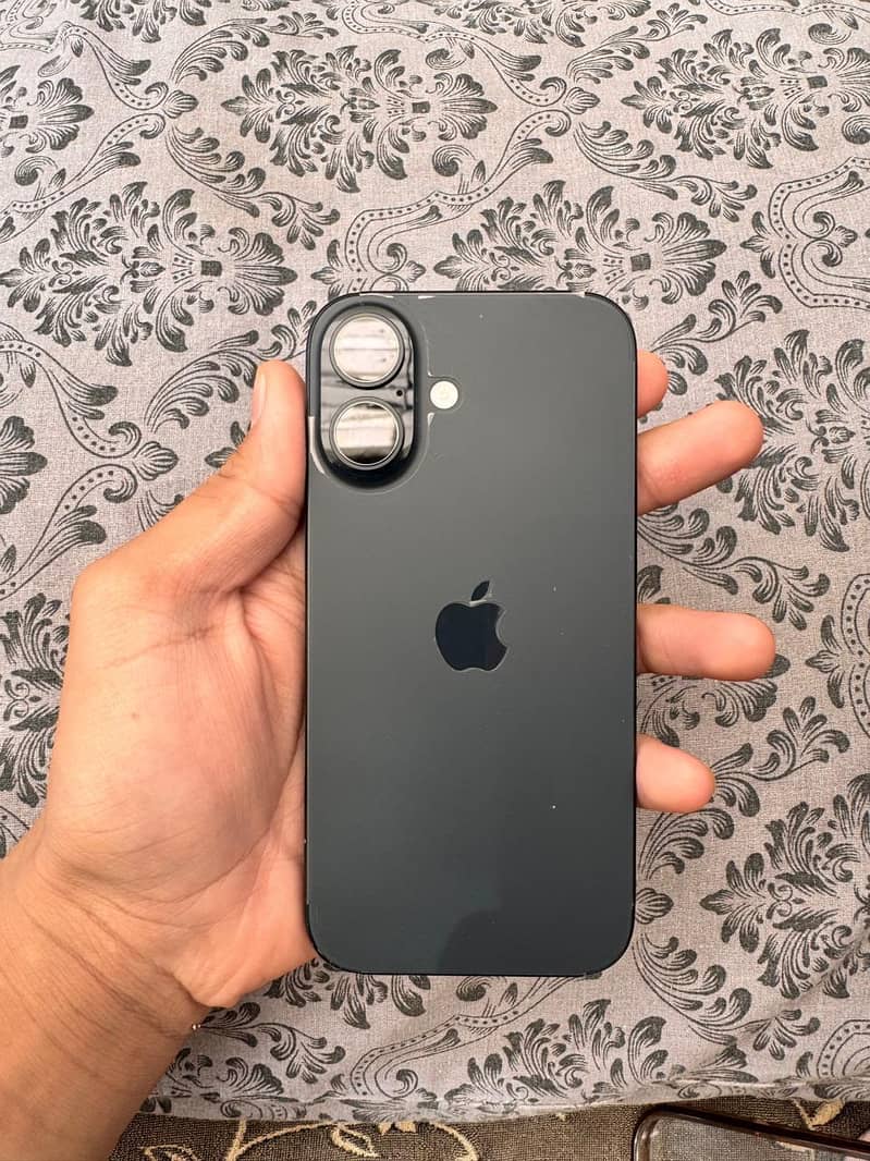 Apple iPhone 16 0