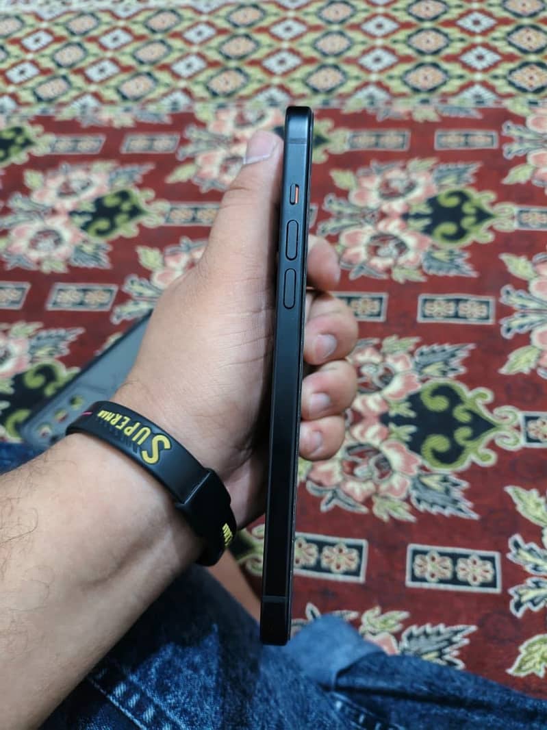iPhone 15 plus jv 4