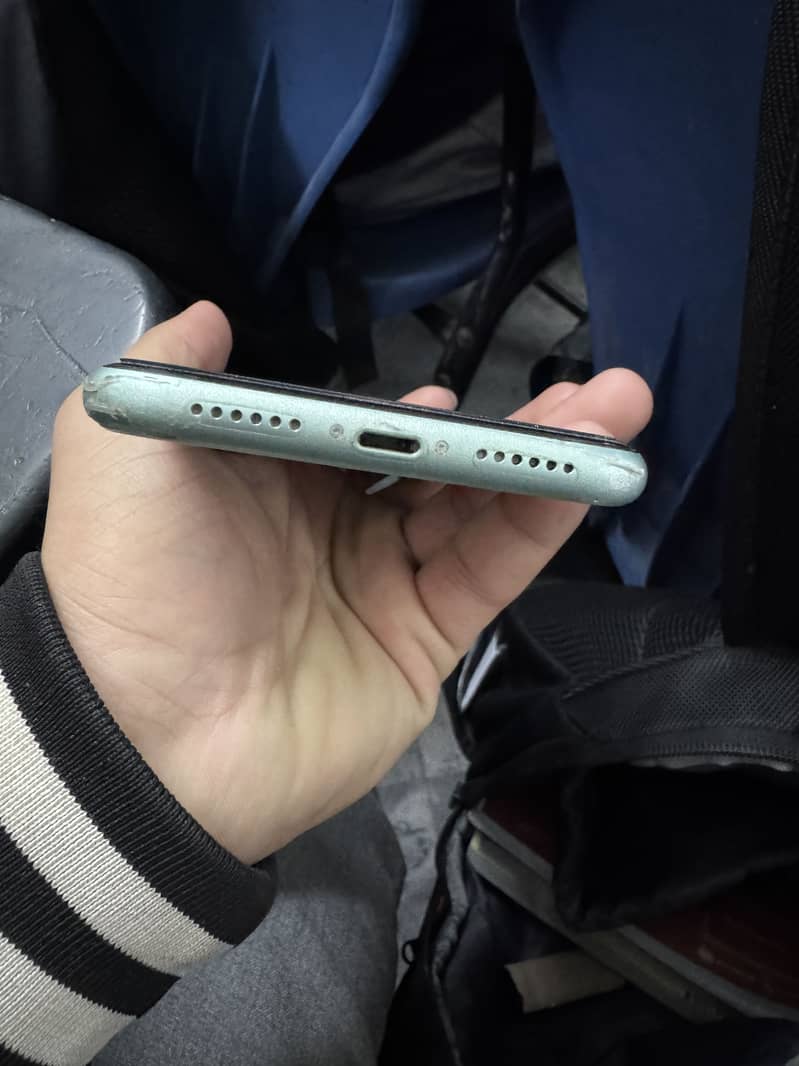 Apple iPhone 11 3