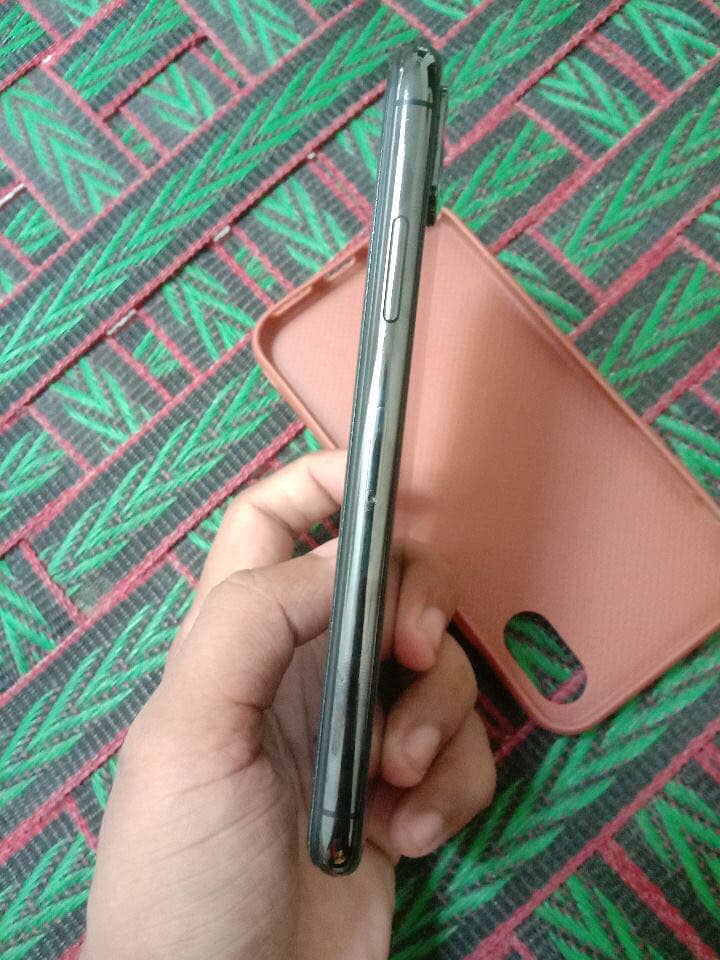 Apple iPhone X 3