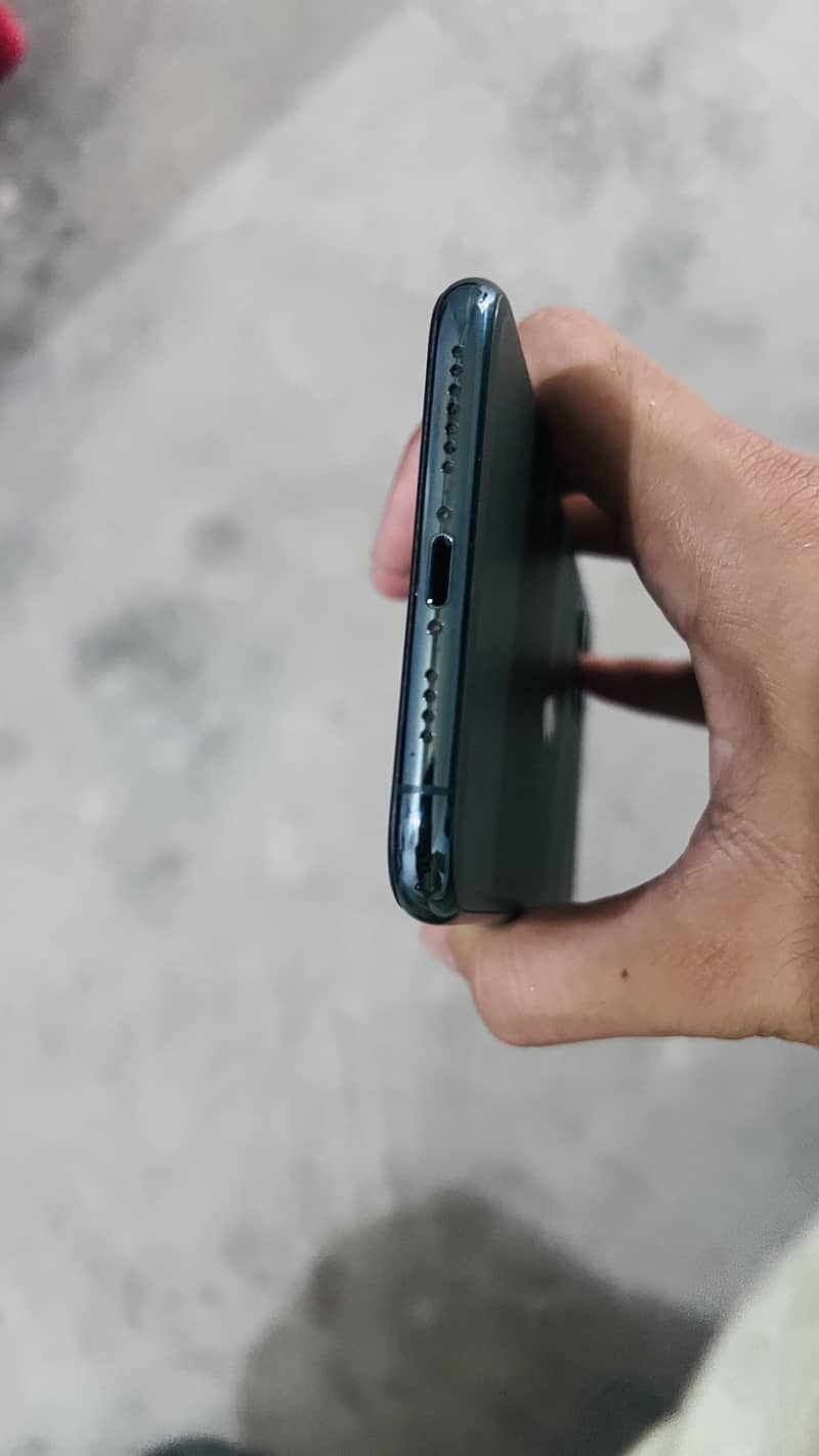 Apple iPhone 11 Pro Max 4
