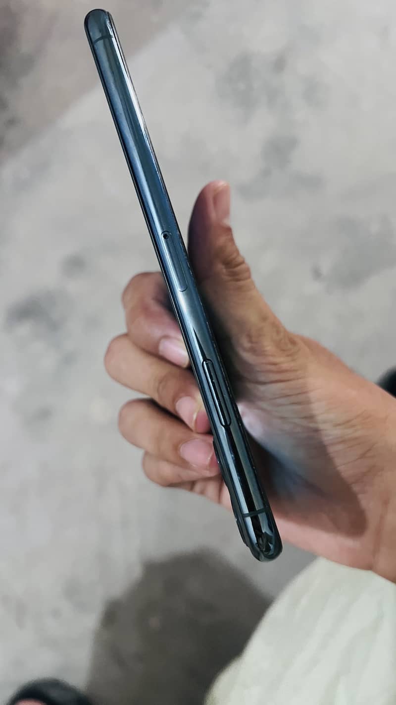 Apple iPhone 11 Pro Max 6
