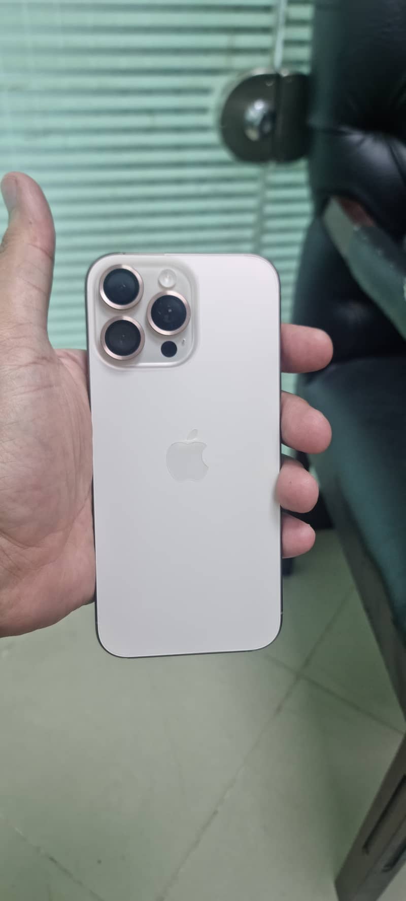 Apple iPhone 16 Pro Max 0