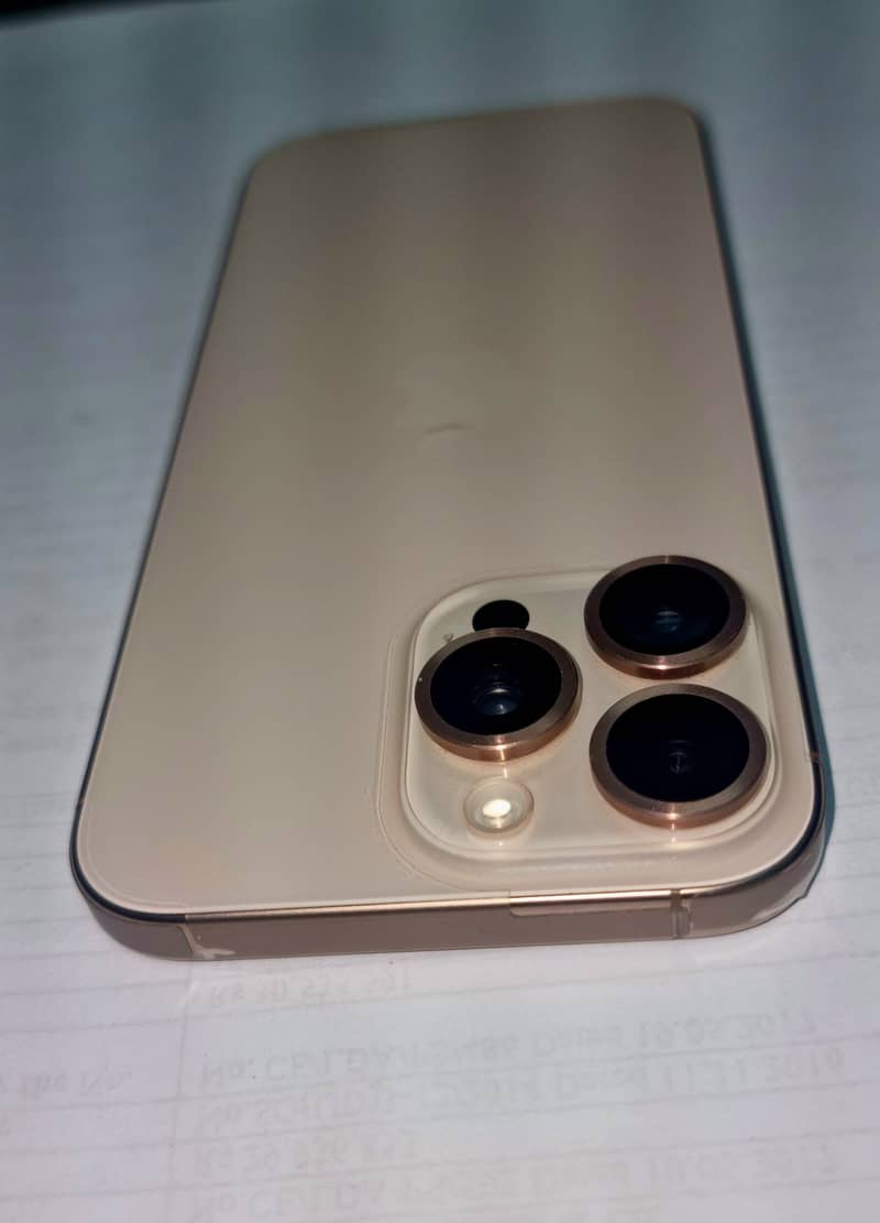 Apple iPhone 16 Pro Max 4