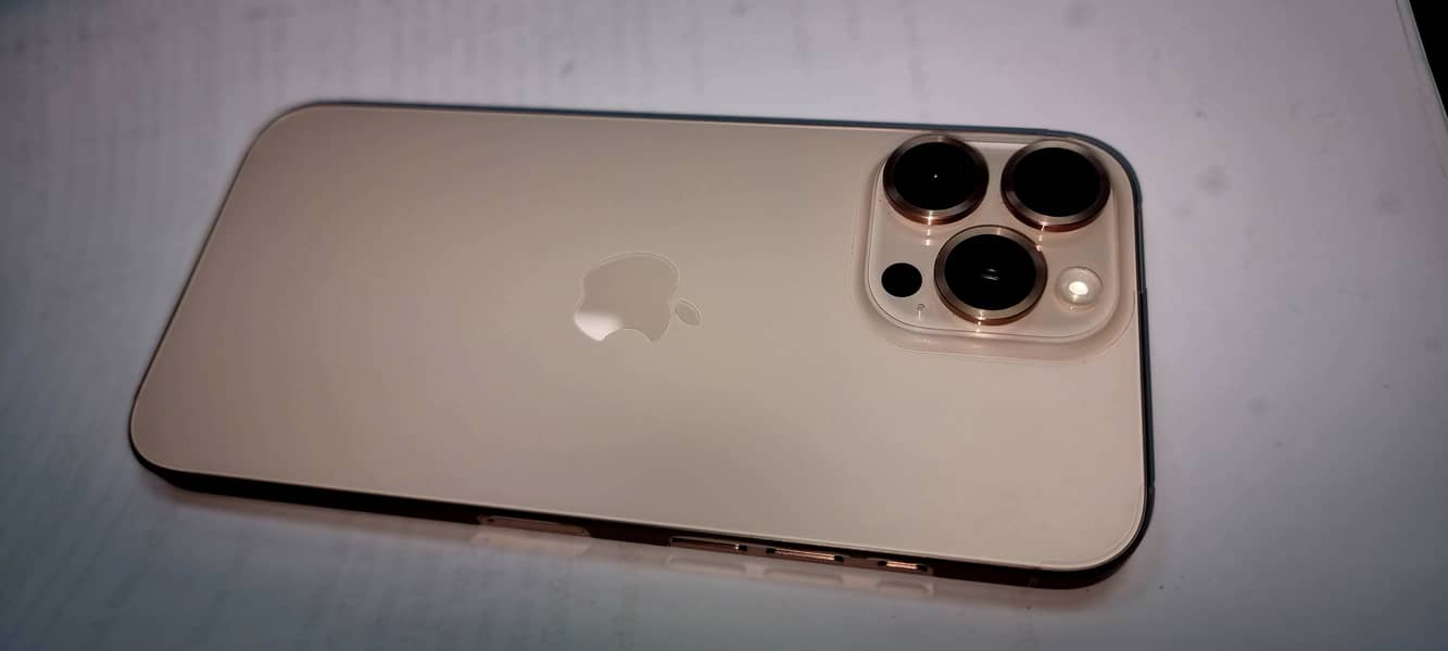Apple iPhone 16 Pro Max 6