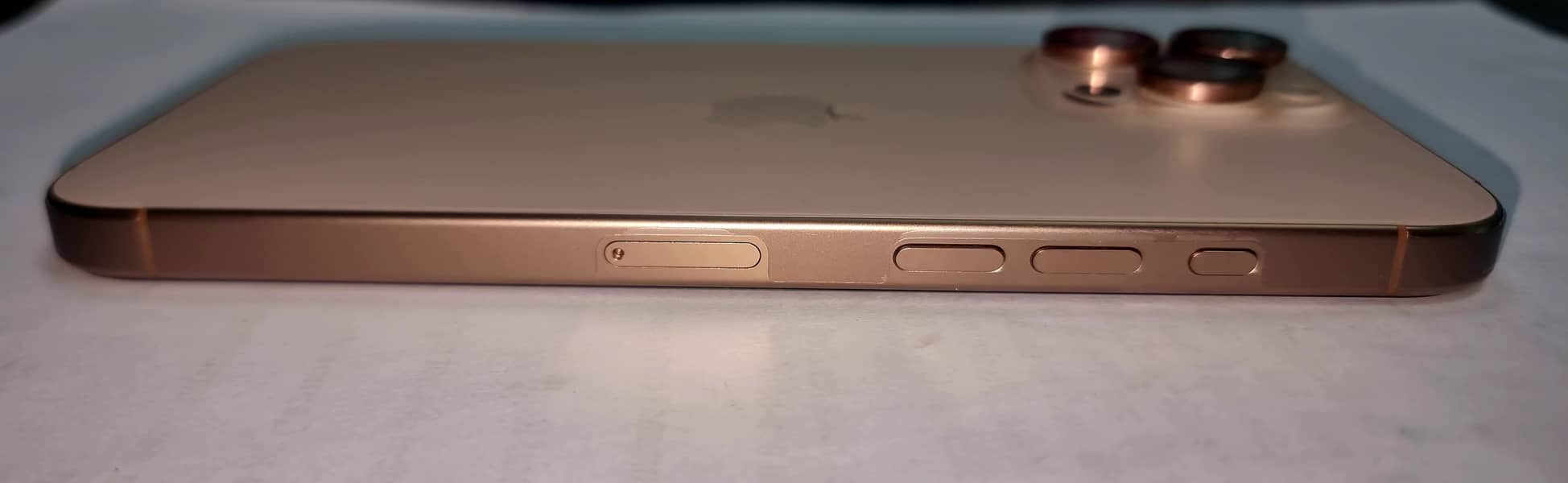 Apple iPhone 16 Pro Max 9