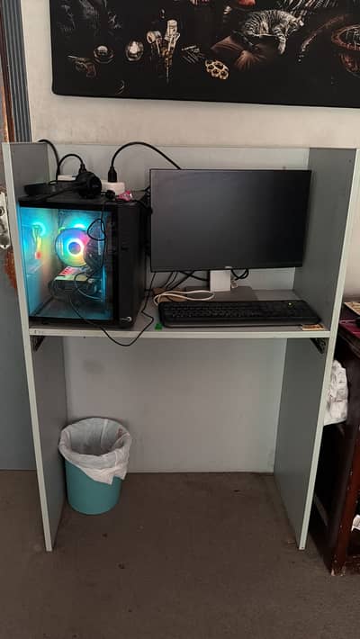 Used Office Cabins & Tables 2 Chairs aswell