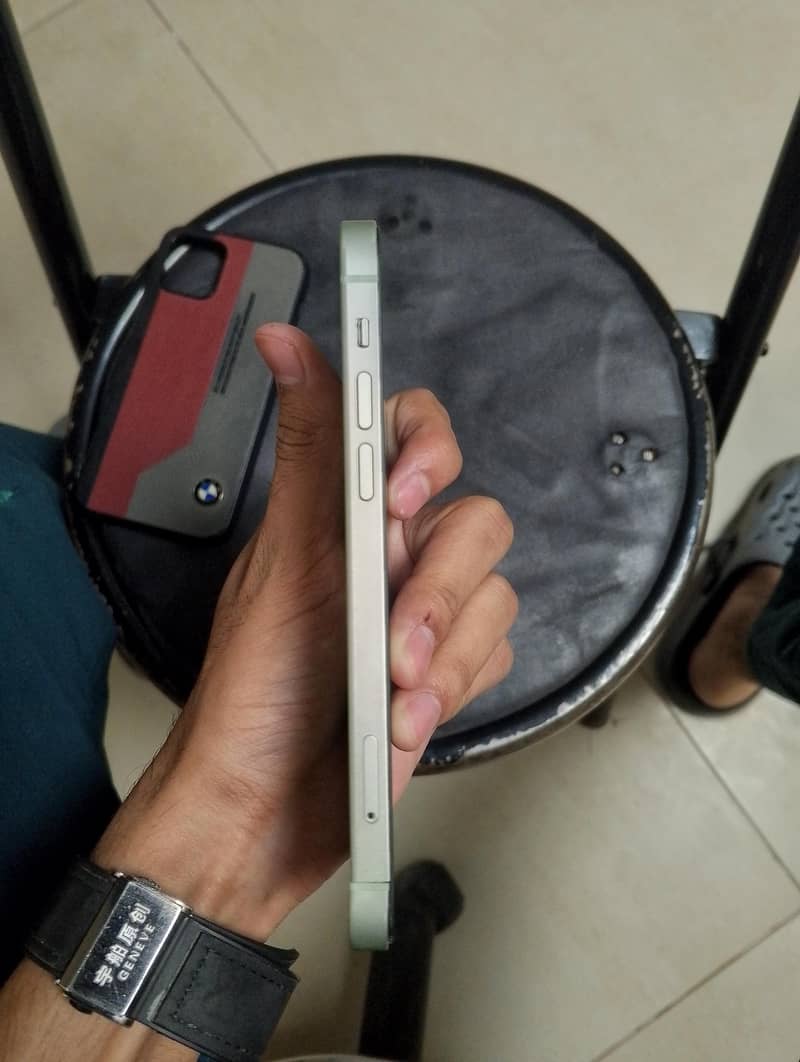 Apple iPhone 12 4