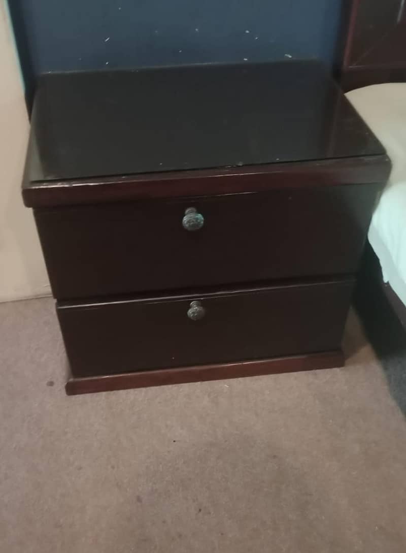 Dressing table + 2 Side tables 1