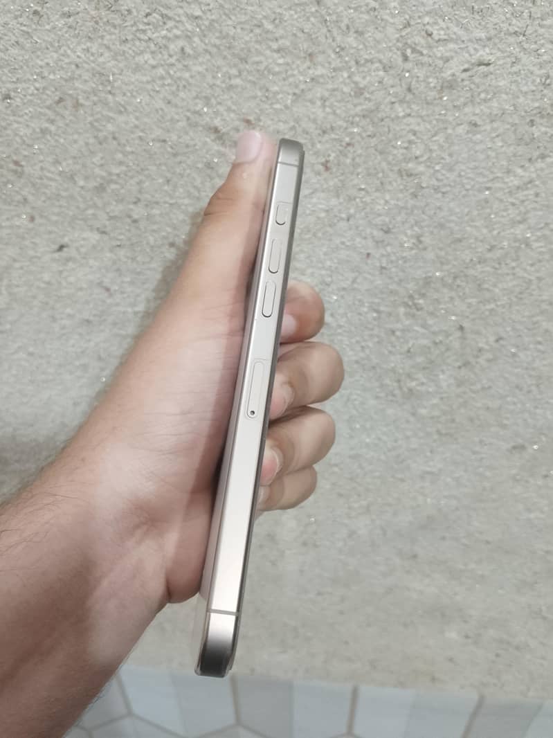 Apple iPhone 16 Pro Max 3