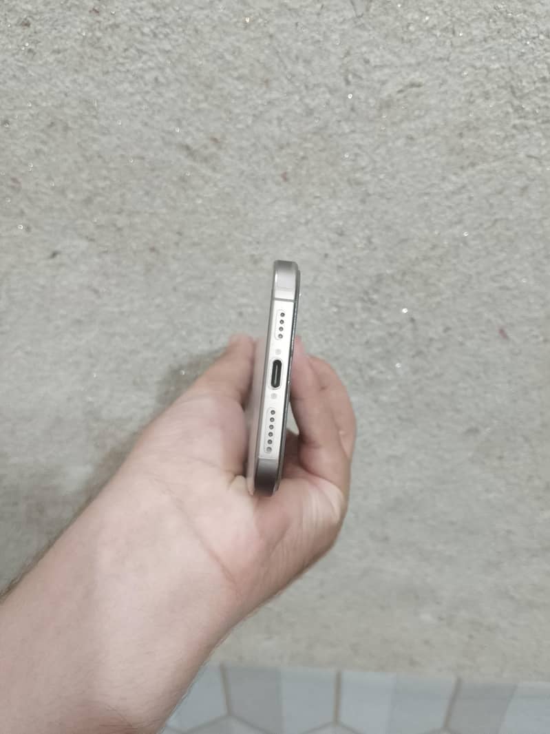 Apple iPhone 16 Pro Max 4