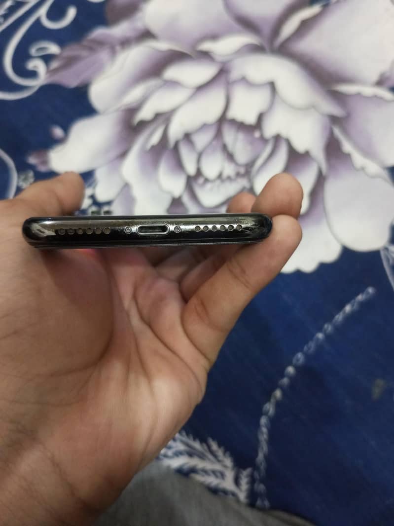 Apple iPhone XS 3