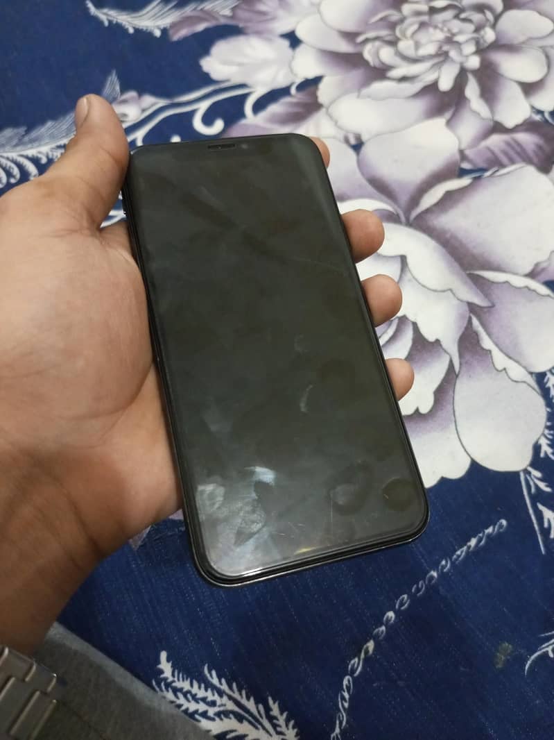 Apple iPhone XS 4