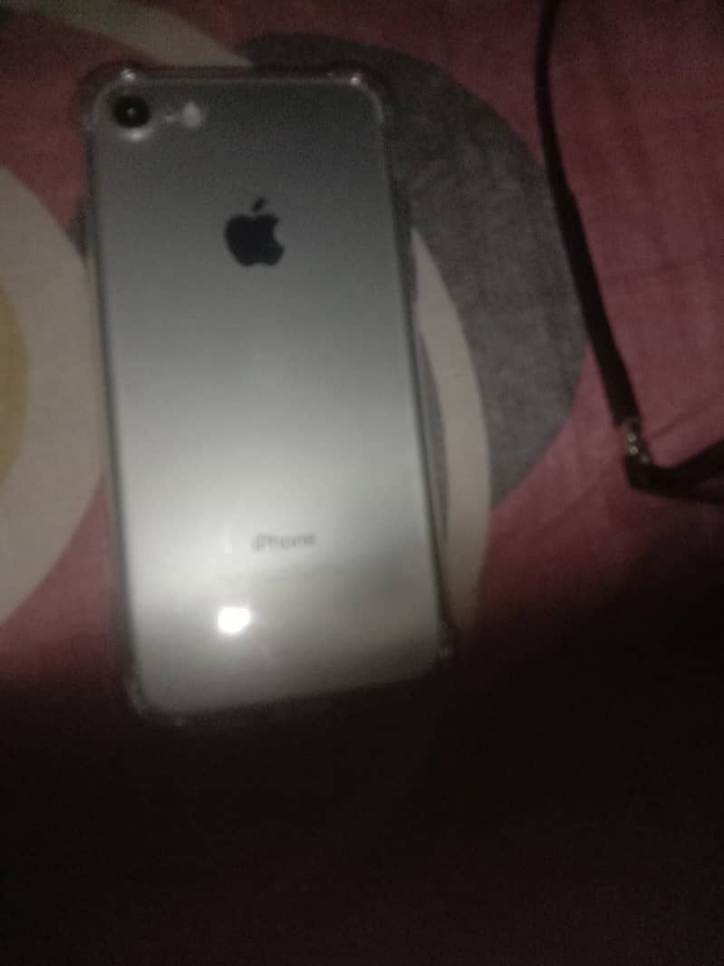 Apple iPhone 7 1