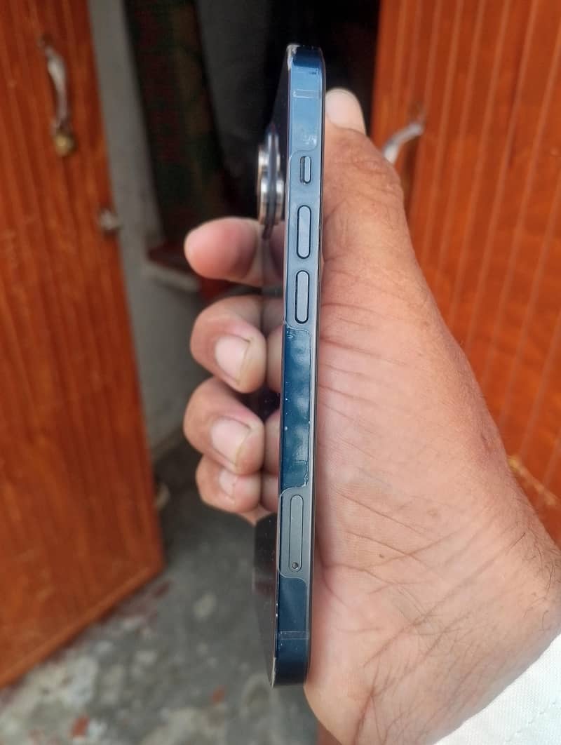 Apple iPhone 13 2