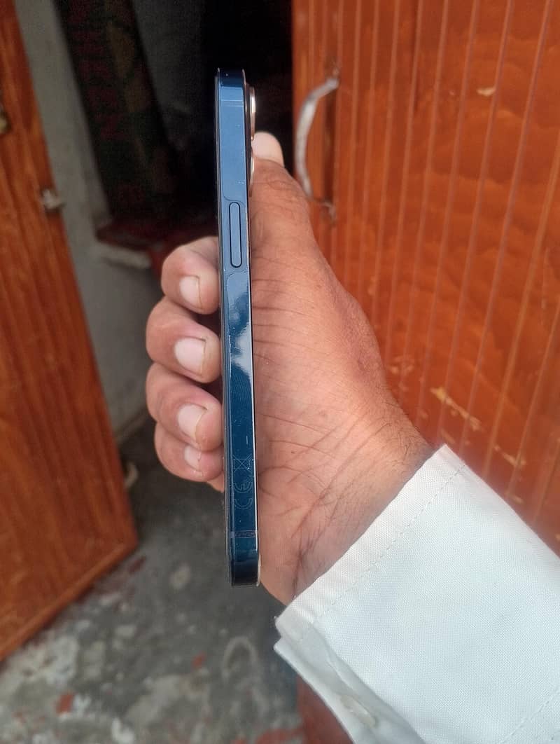 Apple iPhone 13 4