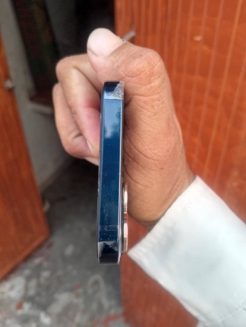 Apple iPhone 13 5