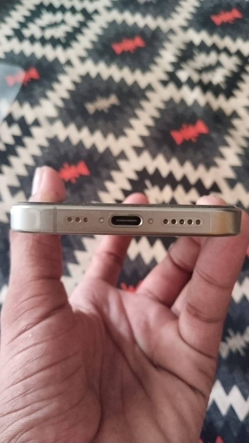Apple iPhone 15 Pro 2