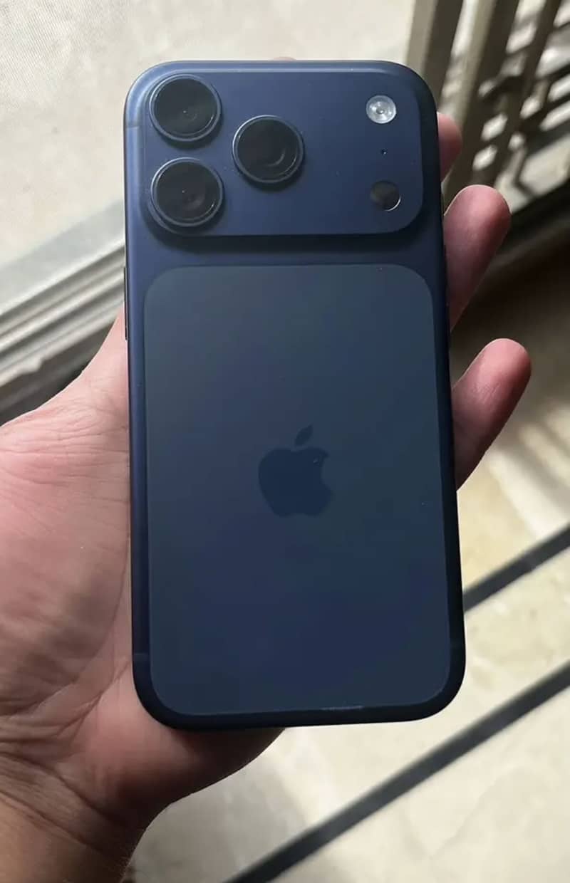 Apple iPhone 17 Pro 0