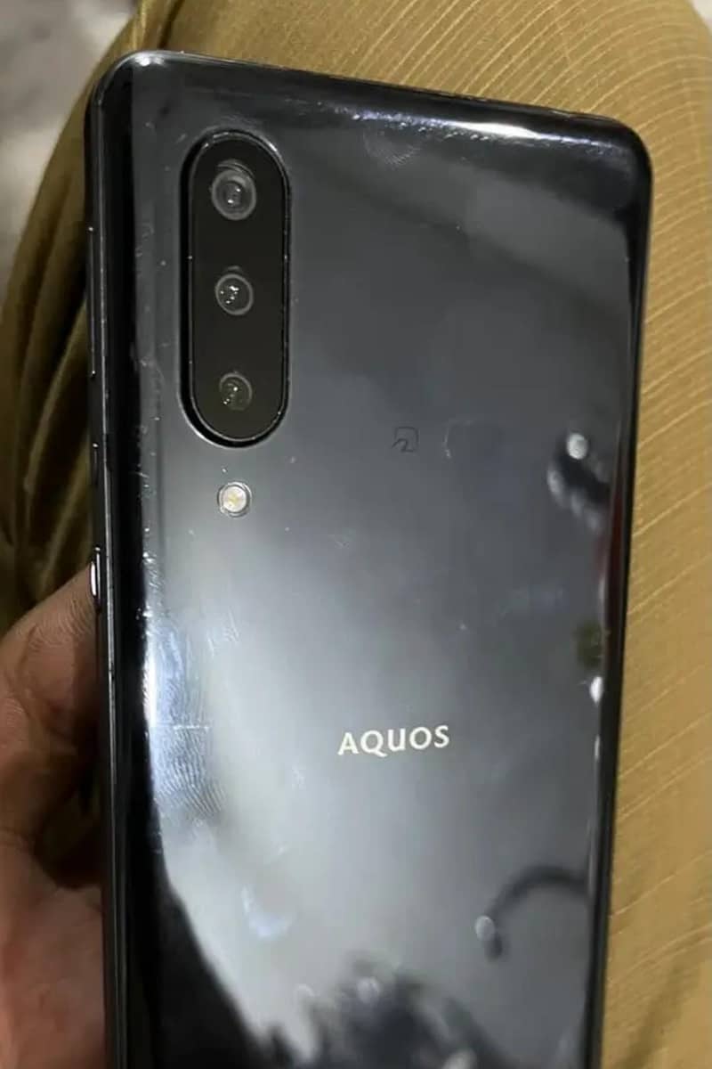 Sharp Aquos Zero 5g 1