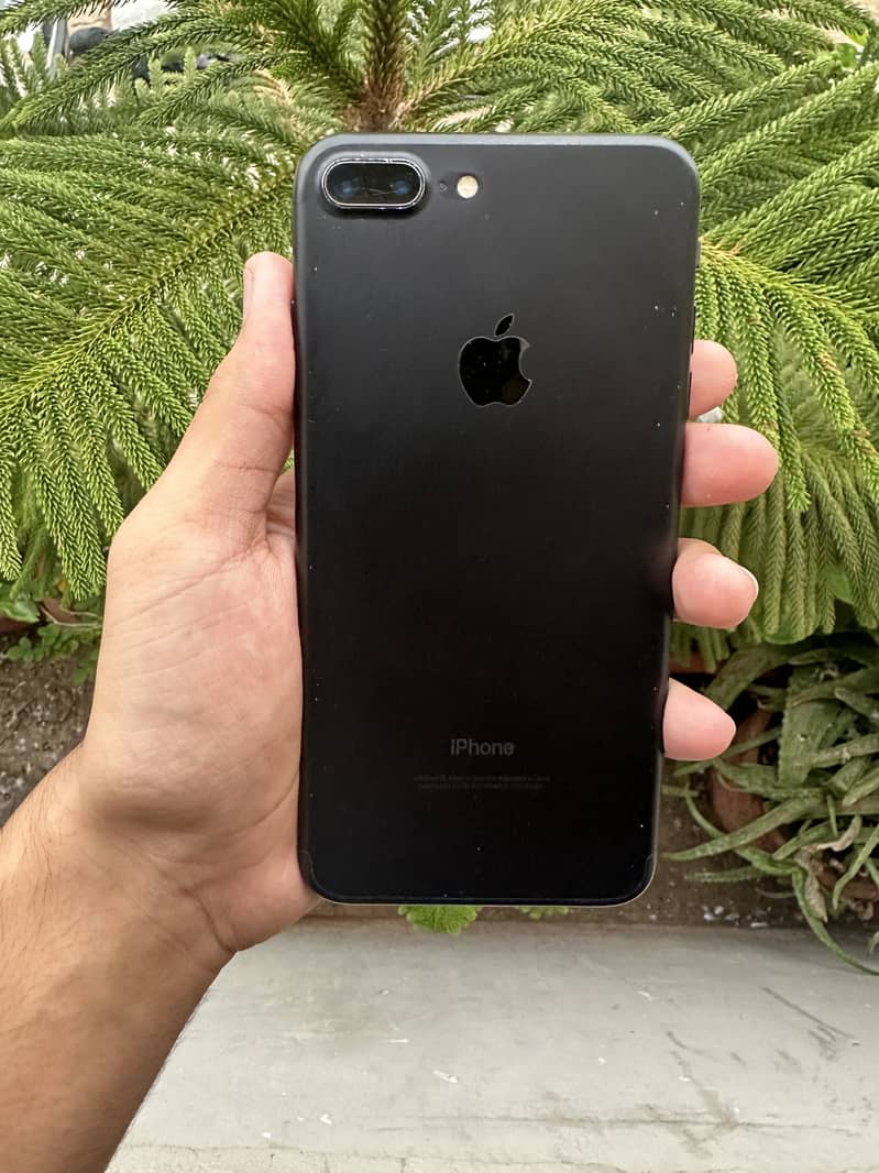 Apple iPhone 7 Plus 0