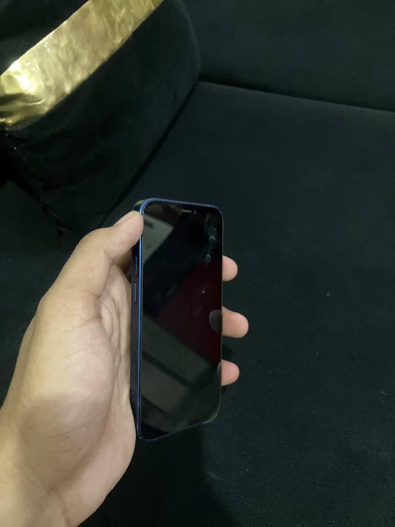 Apple iPhone 12 mini 6